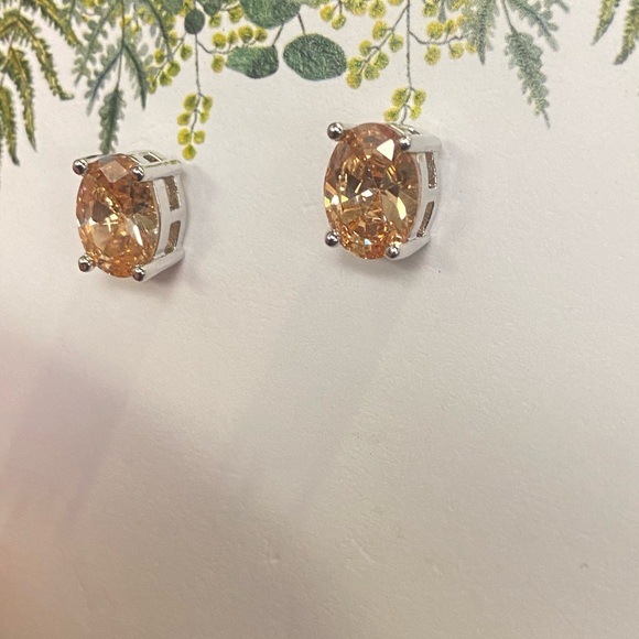 Sparkly oval crystal earrings champagne shade - Picture 5 of 5